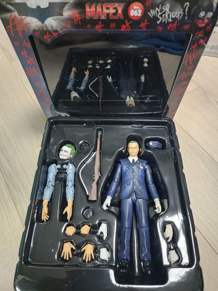 마펙스 조커 경찰ver 팝니다. 1/12 액션피규어--0