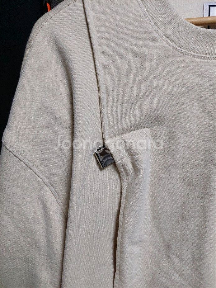 우영미 아이보리 절개 맨투맨 티셔츠 48--1