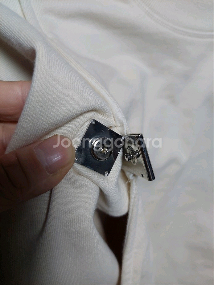 우영미 아이보리 절개 맨투맨 티셔츠 48--4