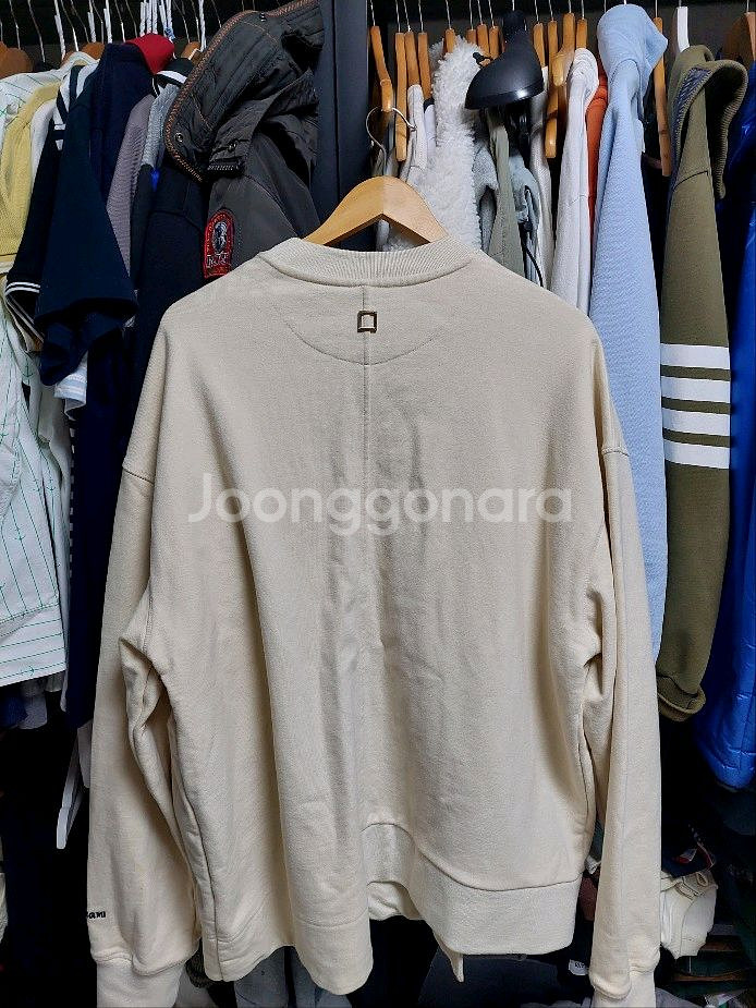 우영미 아이보리 절개 맨투맨 티셔츠 48--5