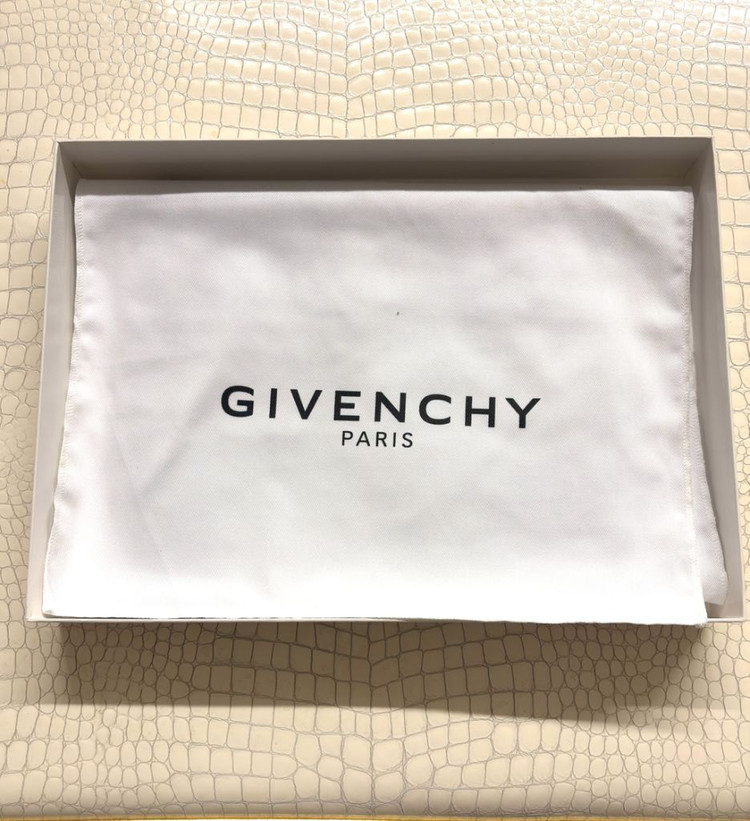 지방시 블랙 3스타 클러치백--1