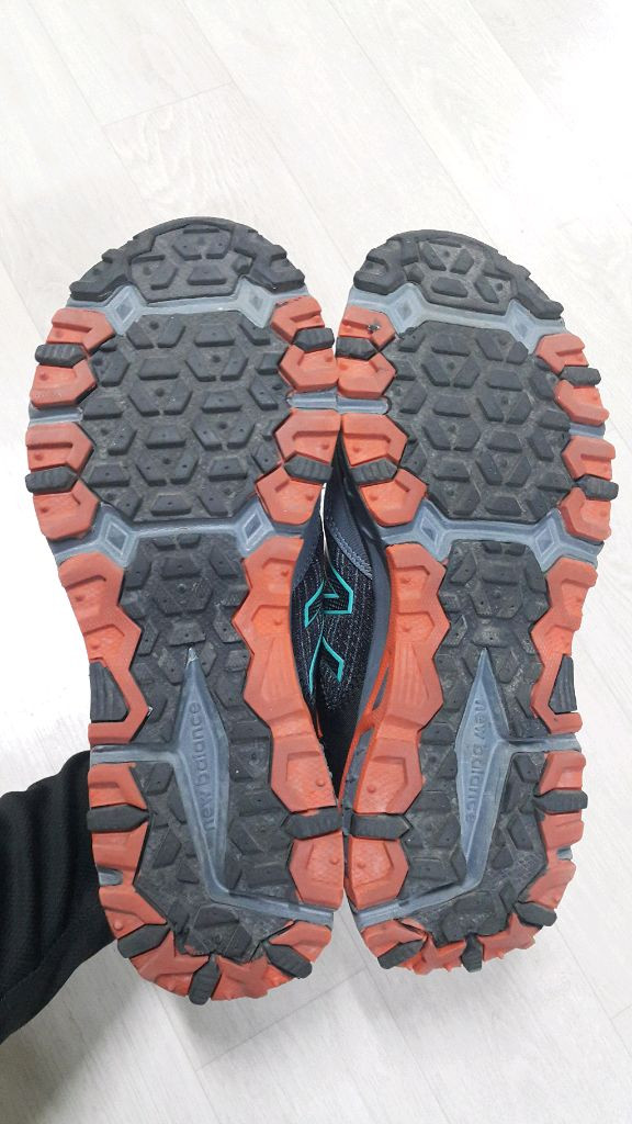 뉴발란스 트레일 러닝화 410V6 265mm--4