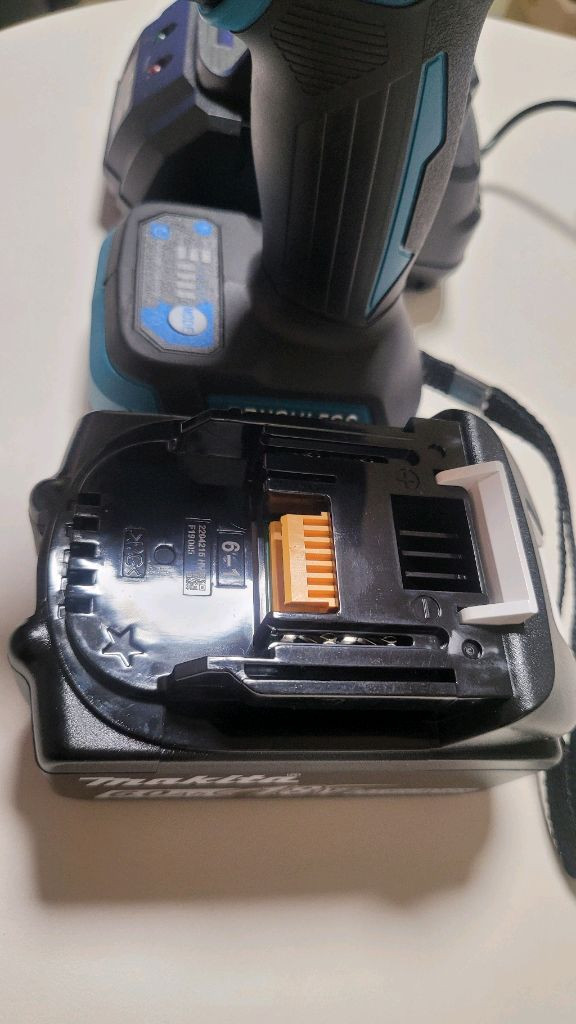 임팩드릴 무선 충전드릴 18V 팝니다.--4