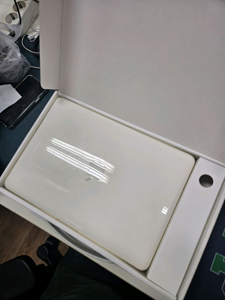 애플 화이트 맥북--1