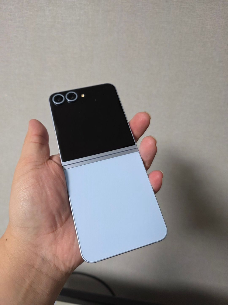 갤럭시 Z플립6 블루 256기가 SS급 팝니다 이미지