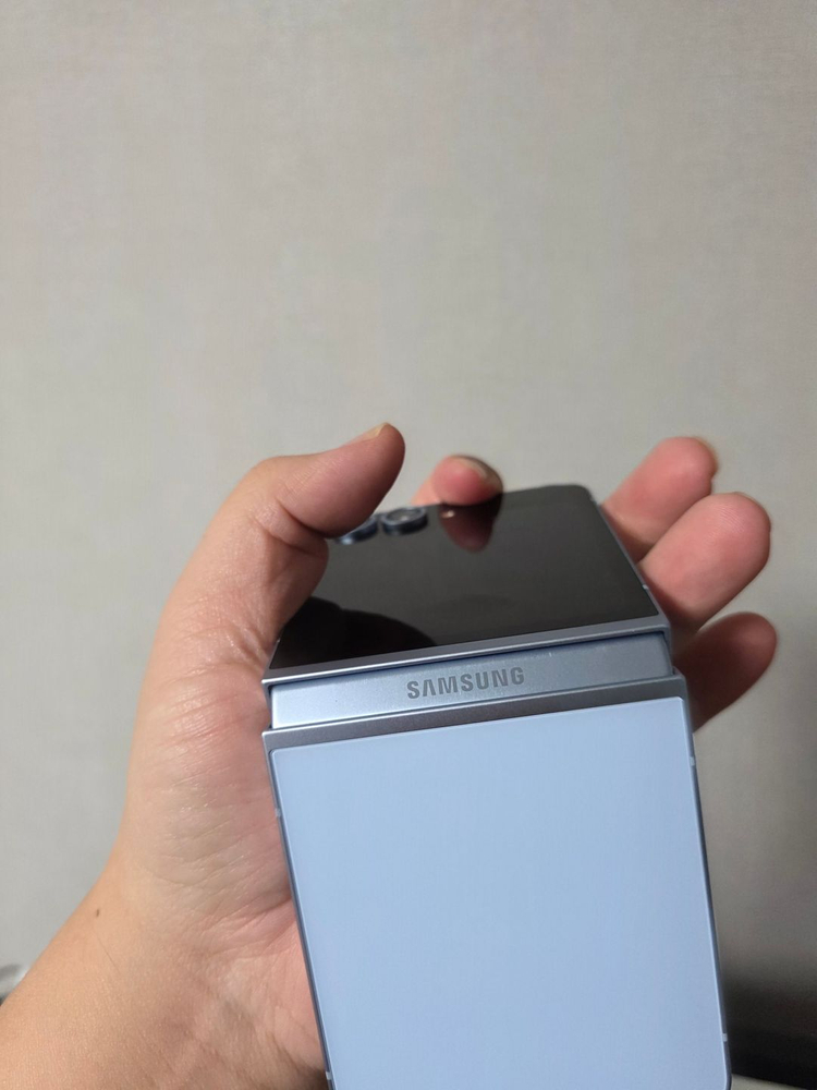 갤럭시 Z플립6 블루 256기가 SS급 팝니다 이미지