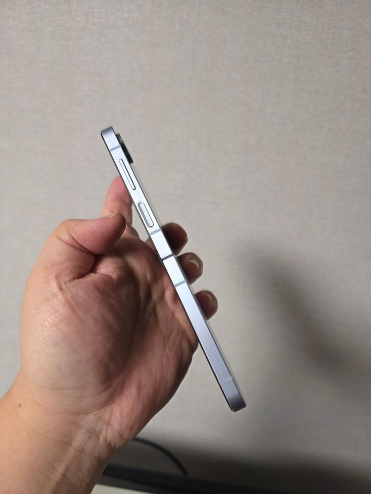 갤럭시 Z플립6 블루 256기가 SS급 팝니다 이미지