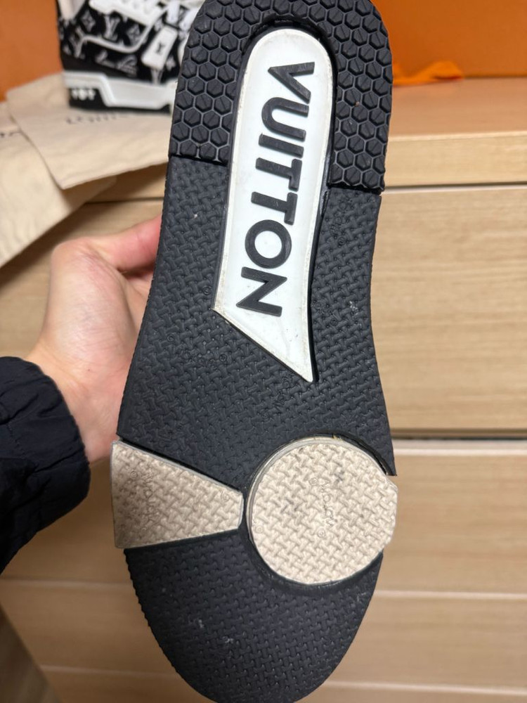 루이비통 모노그램 벨벳 트레이너 8.5size--1