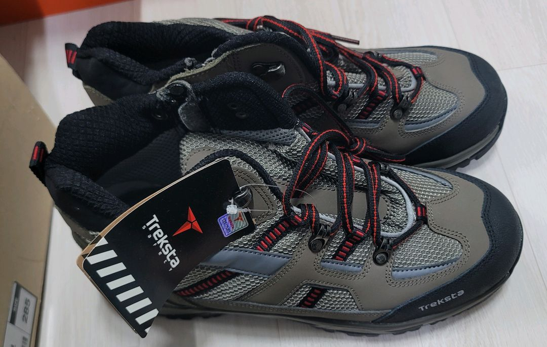 안전화 285사이즈 새상품팝니다. 트랙스타 하이브--1