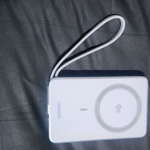 유그린 맥세이프 보조배터리 10000mAh 30W판매합니다