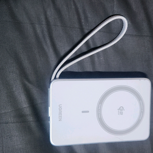 유그린 맥세이프 보조배터리 10000mAh 30W판매합니다