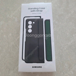 갤럭시 z폴드5 스탠딩 케이스 with Strap 구매합니다