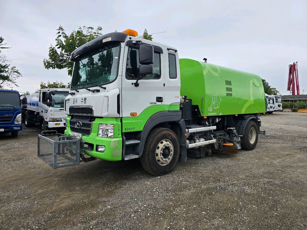 8.5톤노면청소차 3대 진공흡입청소 중고노면청소 이미지