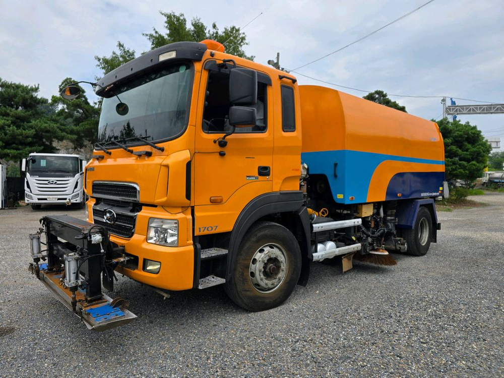 8.5톤노면청소차 3대 진공흡입청소 중고노면청소 이미지