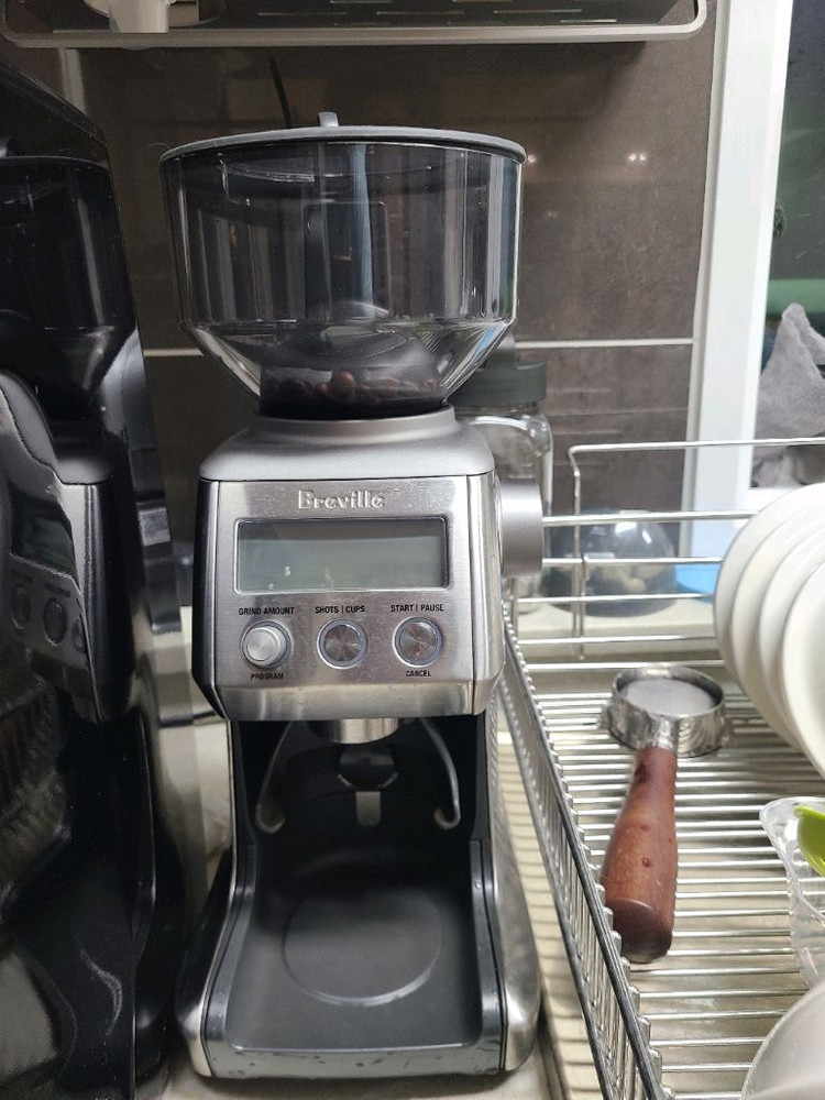 브레빌 커피머신 유광블랙 버전 & 그라인더 세트 (BES-920, BCG-820) 이미지