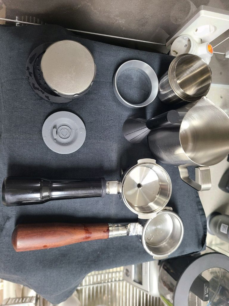 브레빌 커피머신 유광블랙 버전 & 그라인더 세트 (BES-920, BCG-820) 이미지