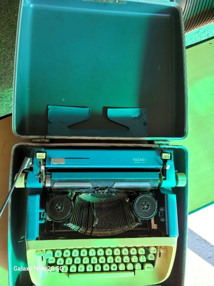 옛날 타자기 팝니다--1