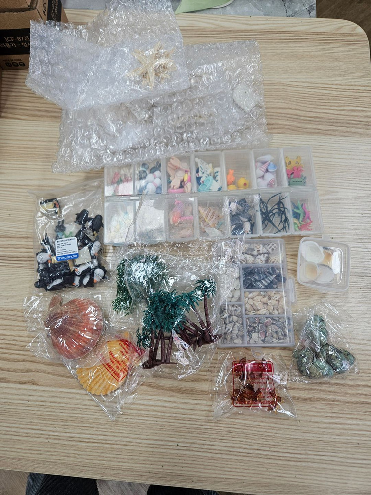 캔들,석고,비누용 몰드와 장식용 꽃과 참 이미지