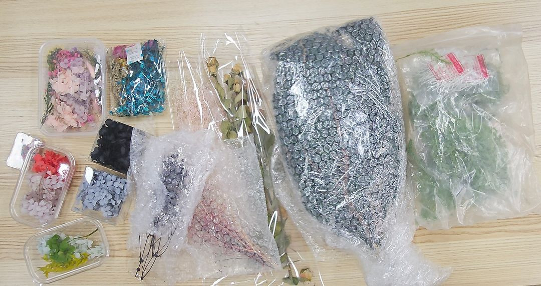 캔들,석고,비누용 몰드와 장식용 꽃과 참 이미지