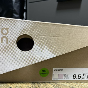 온러닝 여성용 클라우드틸트-US 9.5 새상품