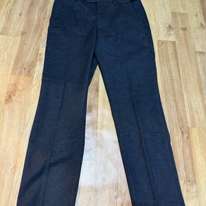 무신사 스탠다드 테이퍼드 밴딩 기모 10부 슬랙스 차콜 그레이 33