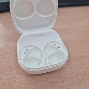 고장난 갤럭시 버즈2 프로 충전본체(케이스) 이미지