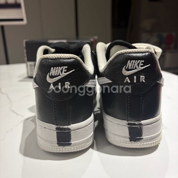 나이키 에어 포스 1 로우 파라노이즈 검흰 235(AQ3692-001)--1