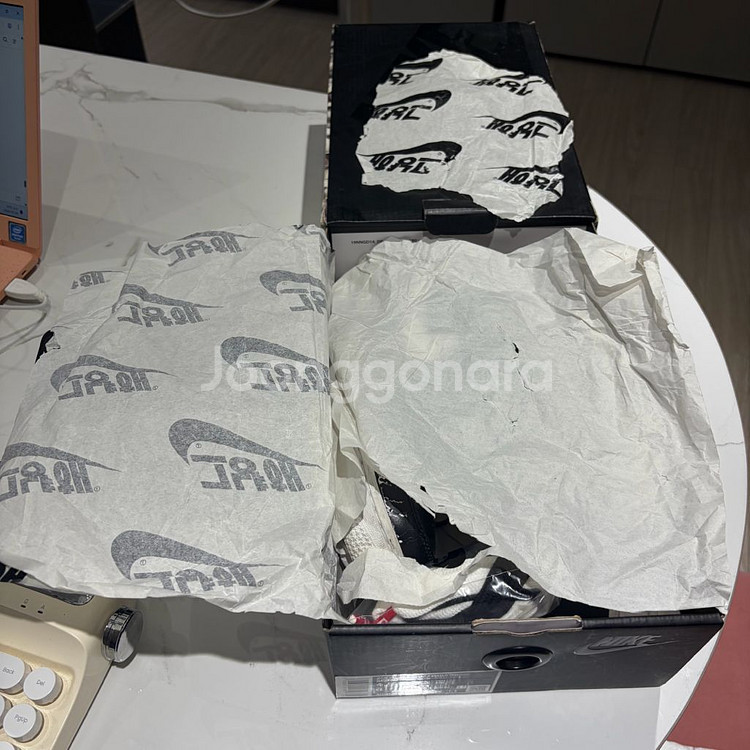 나이키 에어 포스 1 로우 파라노이즈 검흰 235(AQ3692-001)--8