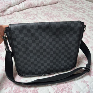 정품 루이비통 다미에 그라파이트 다니엘 크로스백