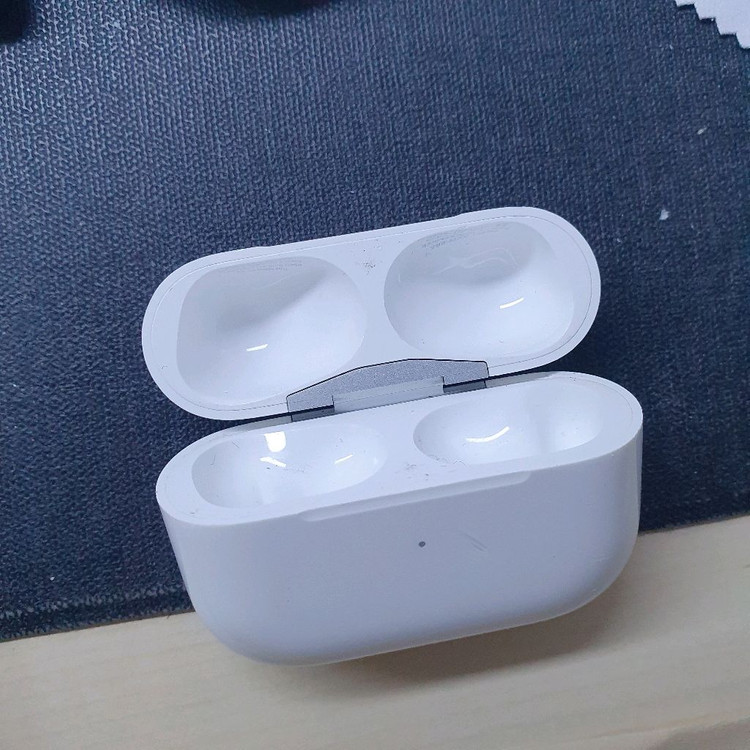 에어팟프로2세대 충전본체--1