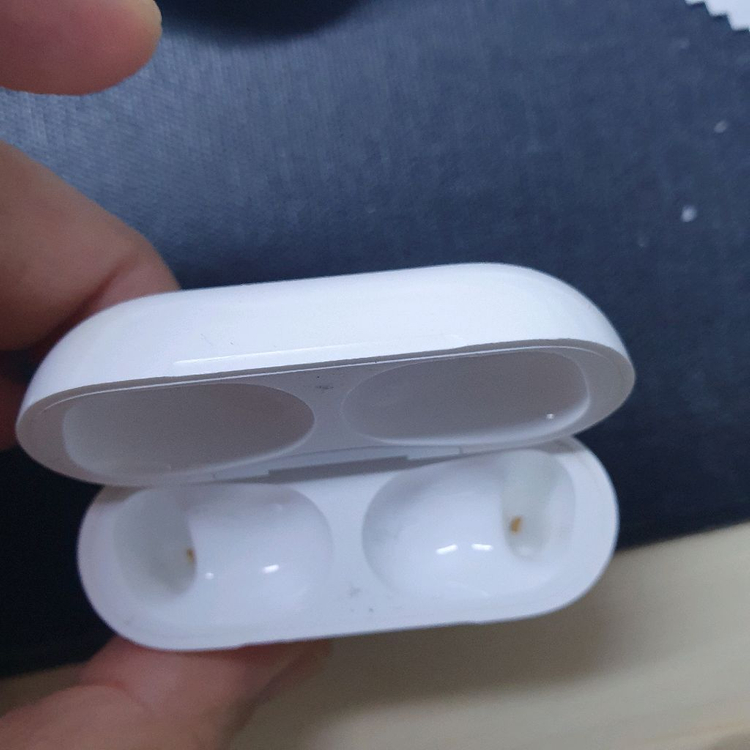 에어팟프로2세대 충전본체--2