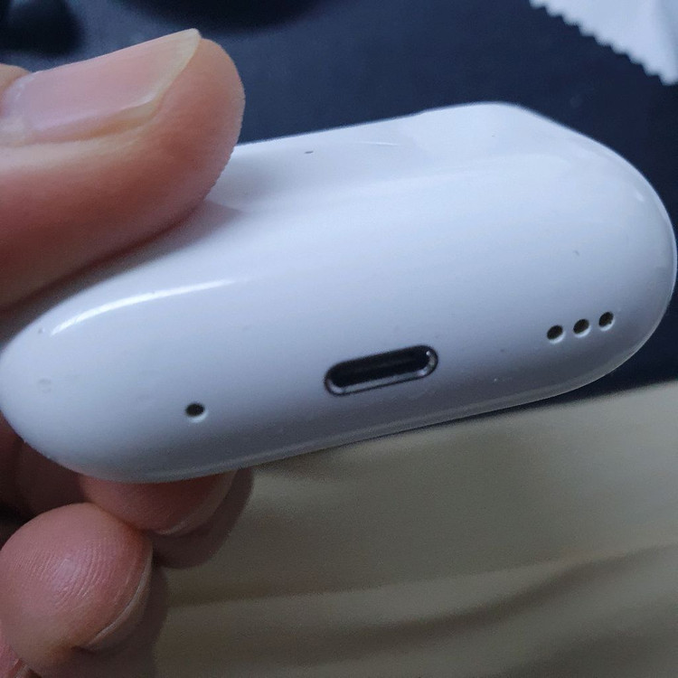 에어팟프로2세대 충전본체--3