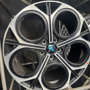 아벤떼N 19인치 리볼버휠 1대분 판매 새거 이미지