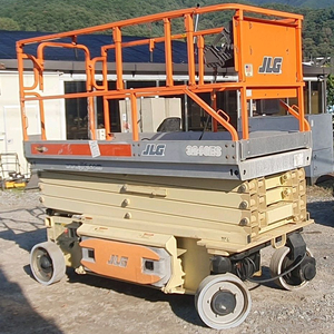 전동 리프트 JLG 3246ES 고소작업대 소개합니다JLG 3246ES 전동식 가위형 고소작업대 중고입니다.2005 이미지