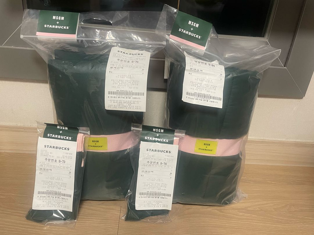 스타벅스 MSGM 블랭킷+양말 그린 2종 커플세트 일괄로 판매 해요~새상품--0