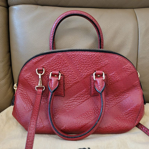 버버리 엠보싱 체크 돔 토트백(정품)