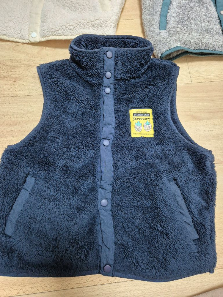 런레빗 후리스 베스트 120 일괄 이미지