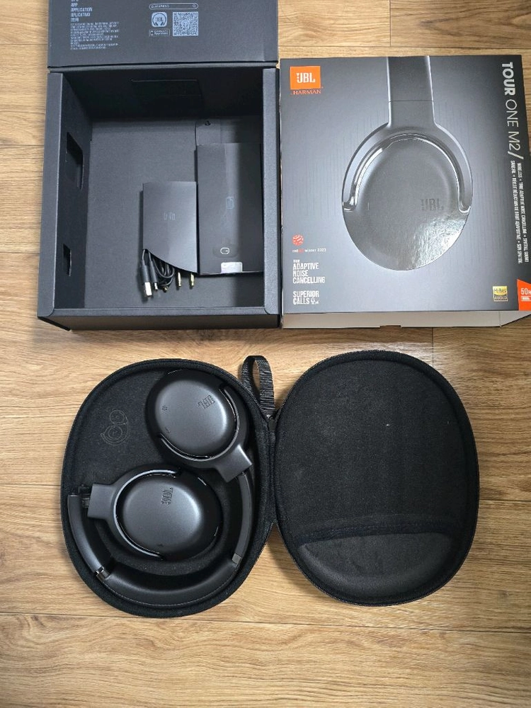 JBL TOUR ONE M2 무선 헤드폰 이미지