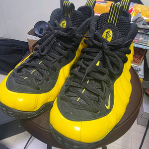 나이키 에어 폼포짓 원 우탱 옵틱 옐로우