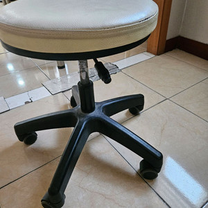 원형 회전 미용 의자