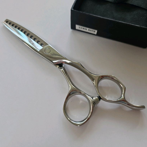 SCHOREM MASTER 미쯔다니 틴닝가위 새제품. 반값 특가 판매. 강남직거래가능해요.