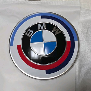 bmw 정품 50주년 엠블럼 (82mm) 1개 - G60 장착