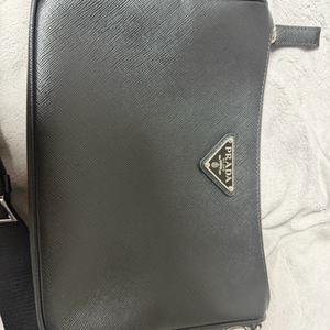 프라다 사피아노 레더 크로스백