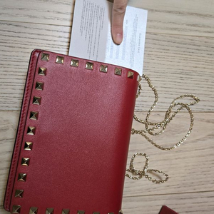 발렌티노 락스터드크로스바디백