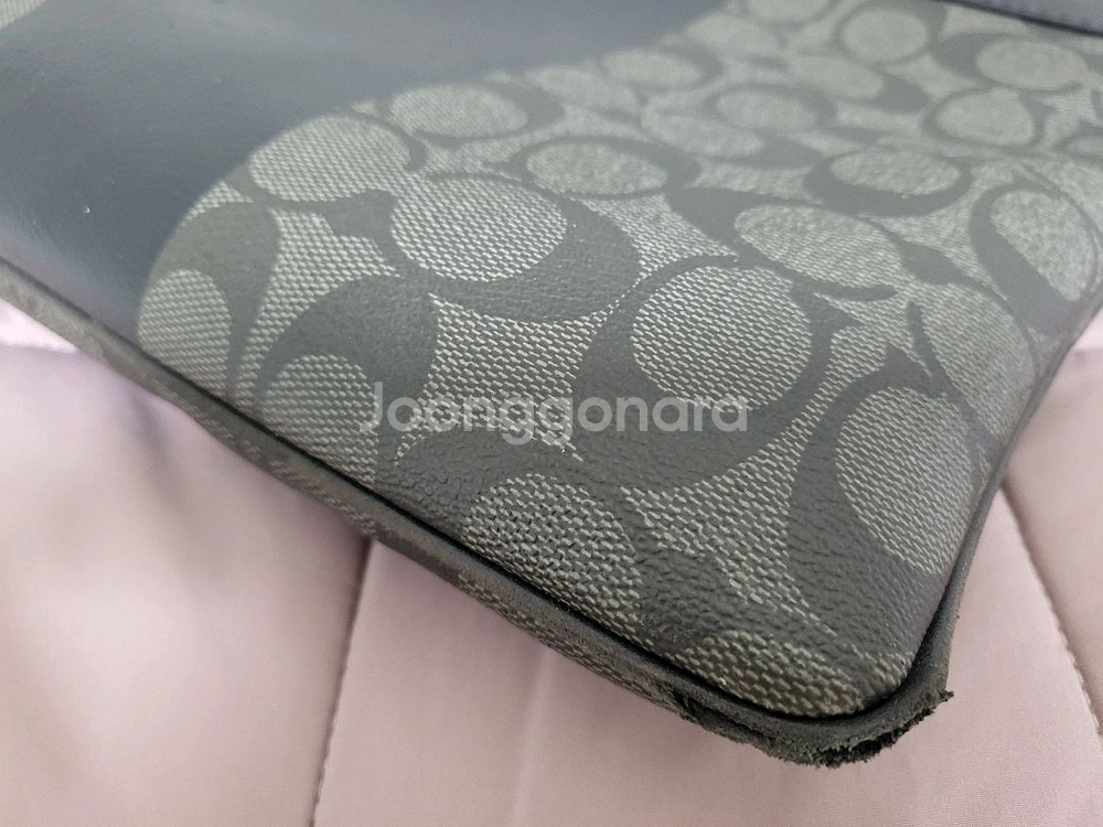 코치 시그니처 남성 크로스백--4