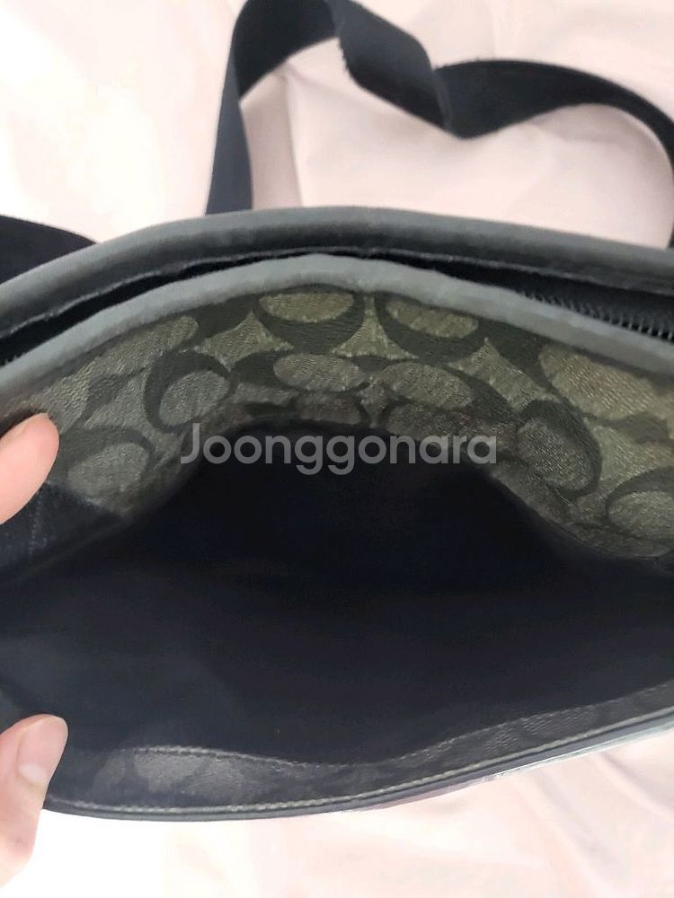 코치 시그니처 남성 크로스백--6