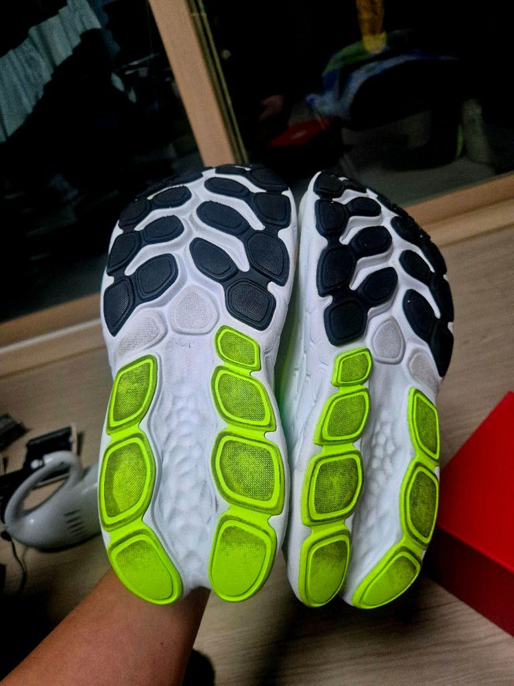 [275]뉴발란스 프레쉬폼 러닝화 이미지