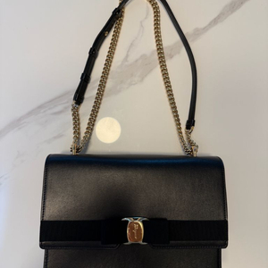 페라가모 바라 보우 크로스바디백