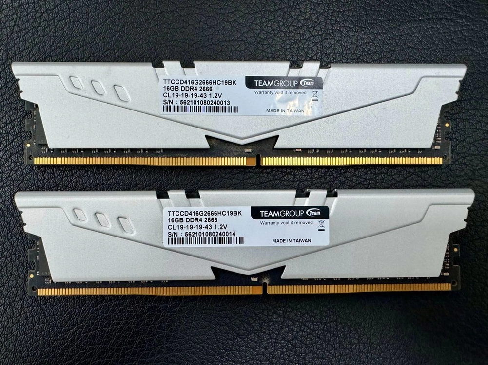 [판매] 팀그룹 DDR4 16GB(순정 방열판 적용모델) 메모리 2개 세트 판매 합니다. 이미지