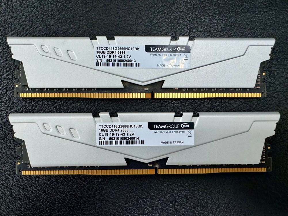 [판매] 팀그룹 DDR4 16GB(순정 방열판 적용모델) 메모리 2개 세트 판매 합니다. 이미지